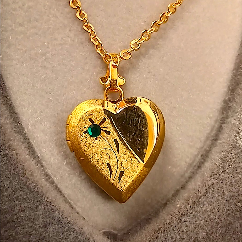 Vintage Heart Shaped Green Stone Flower Locket